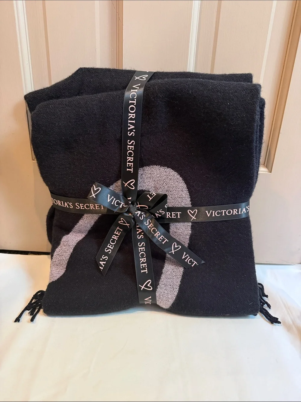 NEW Victoria's Secret Limited Edition 2017 Throw Blanket (50 x 60)